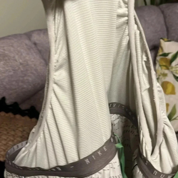 Nike running shorts - Picture 5 of 6